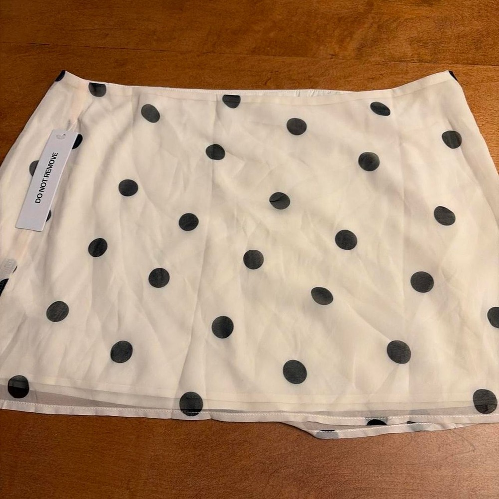 polka dot.   mini skirt summer. Princess Polly. cream